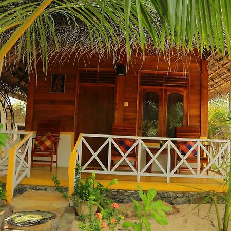 Gems Garden Guest House Tangalle Exterior foto