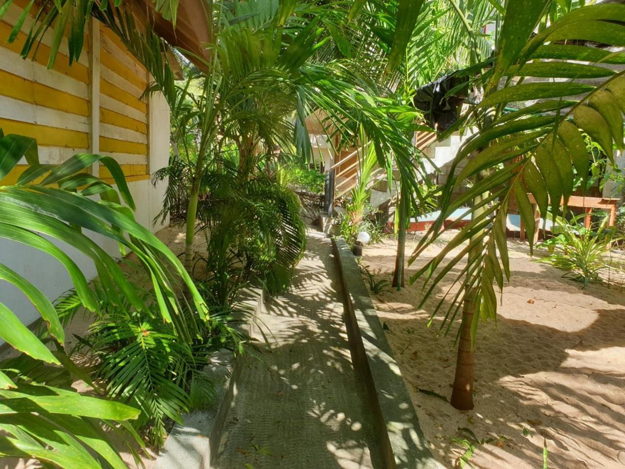 Gems Garden Guest House Tangalle Exterior foto