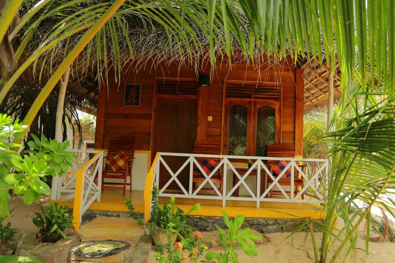 Gems Garden Guest House Tangalle Exterior foto